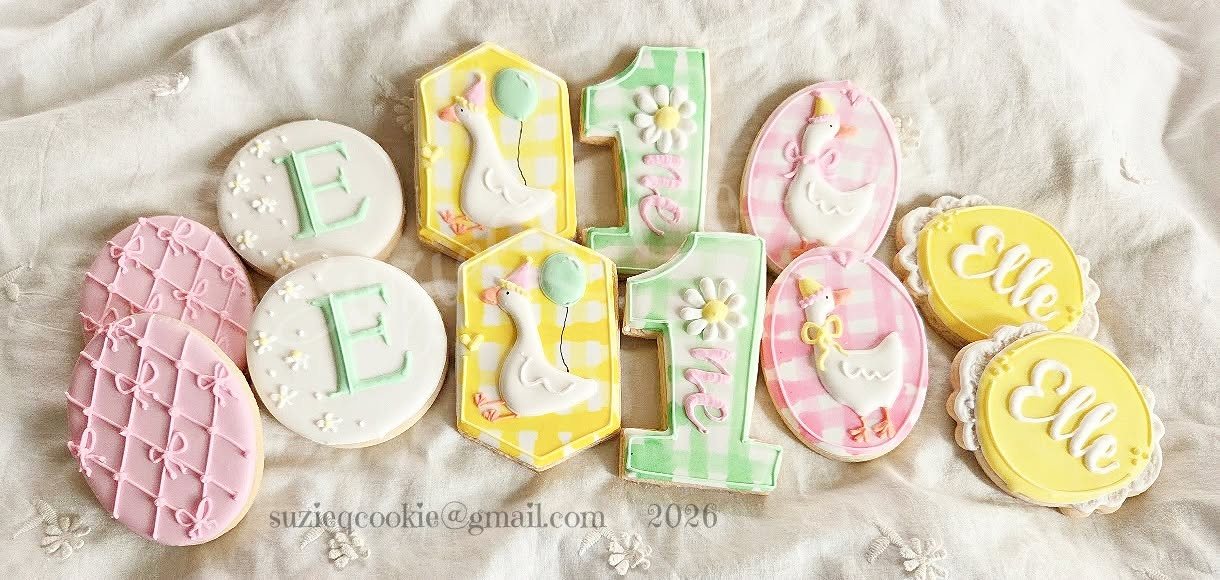 Pastel first-birthday cookies with letters, a number one and quilted designs